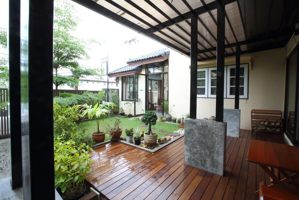 Mon Lodge & Yoga Donmueang Bangkok Rum bild