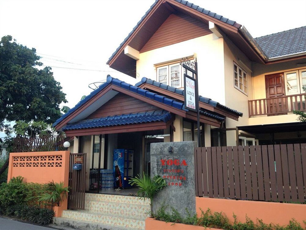 Mon Lodge & Yoga Donmueang Bangkok Exteriör bild