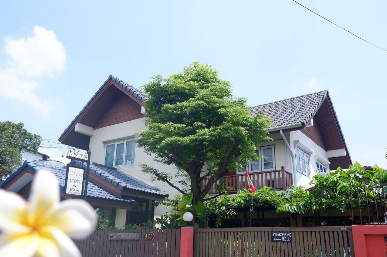 Mon Lodge & Yoga Donmueang Bangkok Exteriör bild